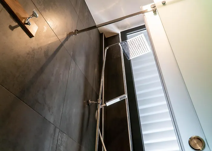 Signature 12 * Tirana